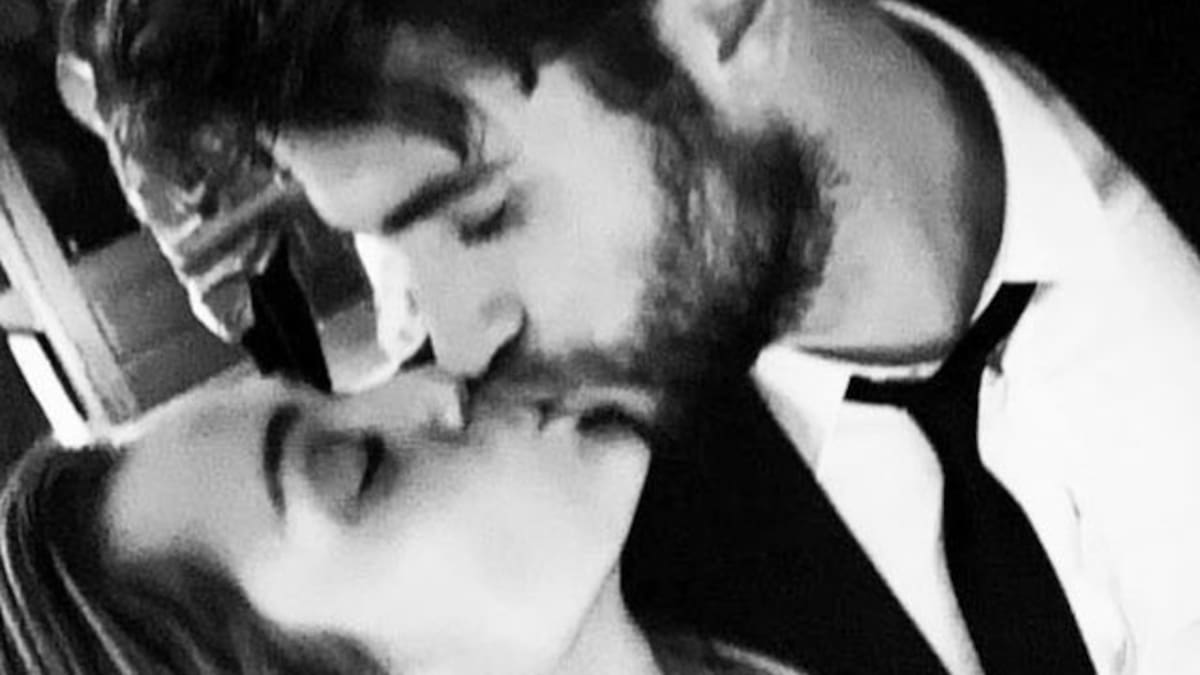 La boda de Miley Cyrus traía torta bajo el brazo