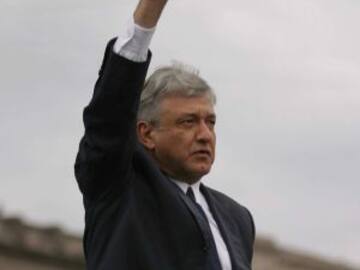 AMLO tiene número 01800 gratuito