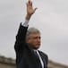 AMLO tiene número 01800 gratuito