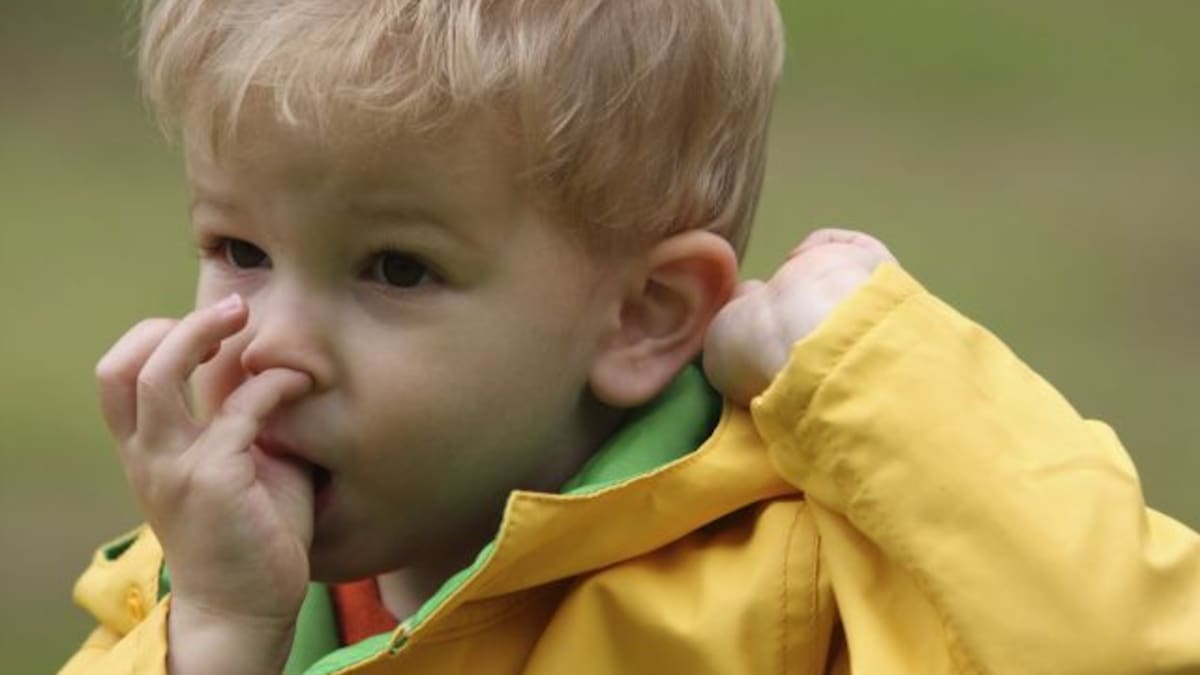 Según un estudio comerse los mocos es bueno para la salud