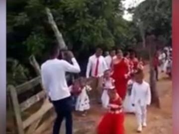 LA LLEGADA DE ESTA NOVIA A SU BODA SE ESTÁ HACIENDO VIRAL