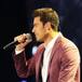 Carlos Rivera seduce a sus fans con foto en diminuto traje de baño