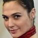 Gal Gadot posa topless