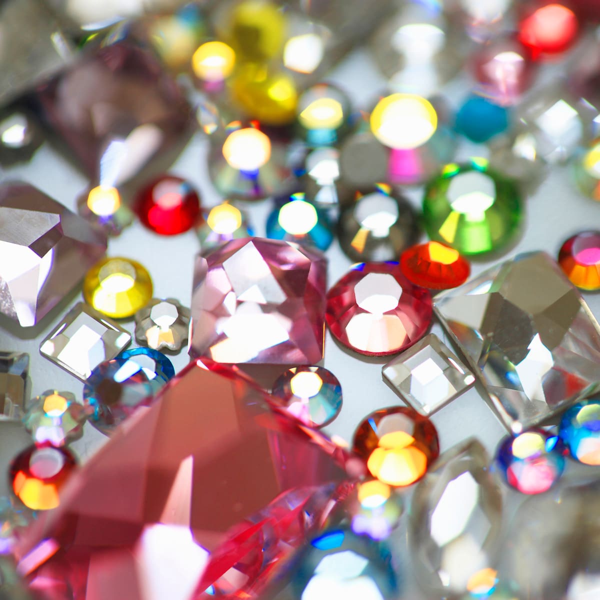 ¿Qué es el Bedazzling y por qué todas las chicas están obsesionadas con esta tendencia?