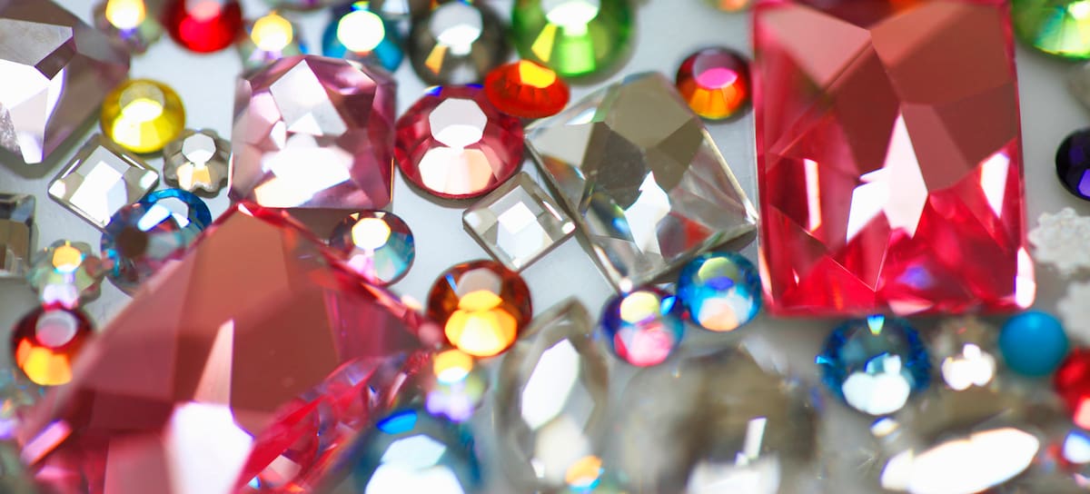 ¿Qué es el Bedazzling y por qué es la tendencia que todas las chicas quieres usar?