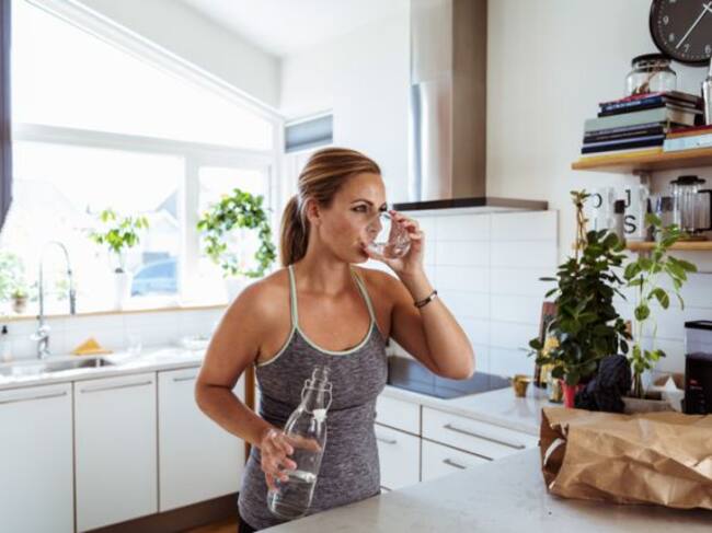 Los beneficios de tomar dos litros de agua; técnica que te ayudará lograrlo
