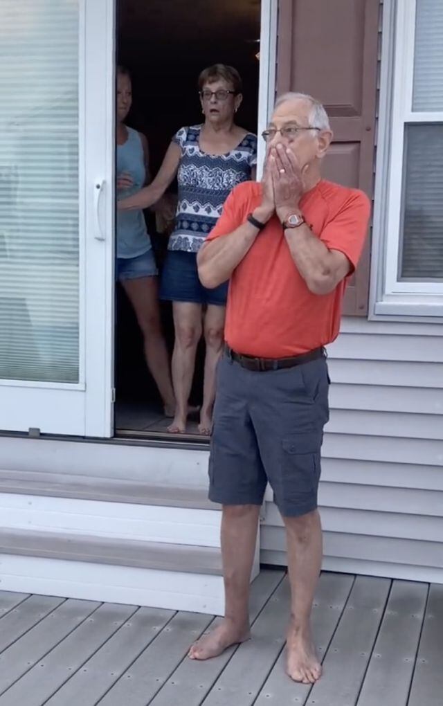 Mujer sorprende al hombre al que le donará su riñón