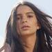 EMILY RATAJKOWSKI POSA COMO LLEGÓ AL MUNDO... COMO UNA DIOSA