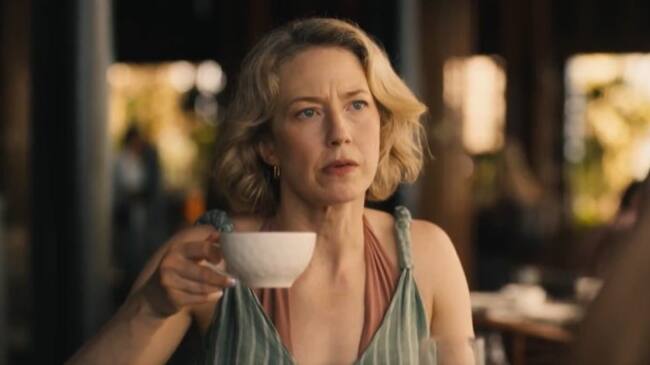 La actriz Carrie Coon en 'The White Lotus' (MAX España)
