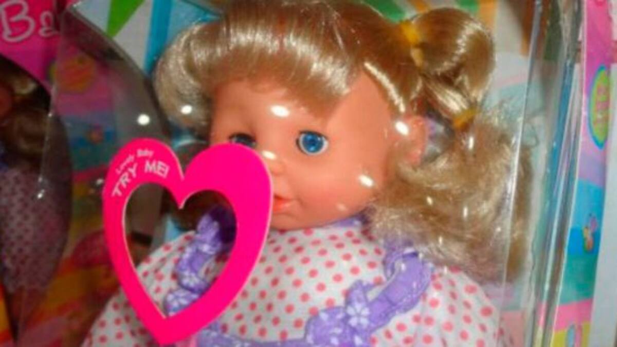 ¡Una muñeca diabólica que canta!