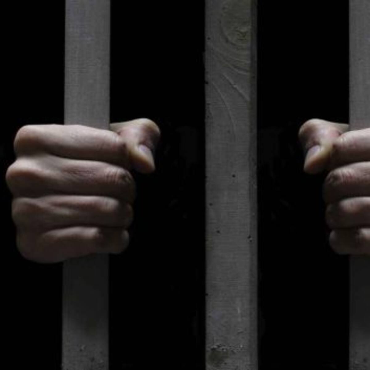 Lo arrestan al volver a la escena del crimen para buscar su gorra.