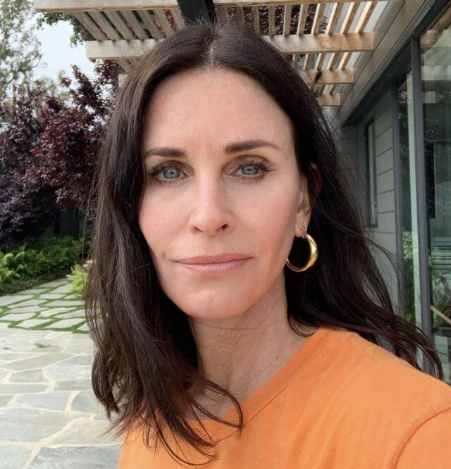 Courteney Cox dejó los intensos métodos para lucir más joven: "me veía muy rara"