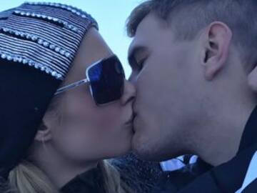 Paris Hilton se compromete con Chris Zylka