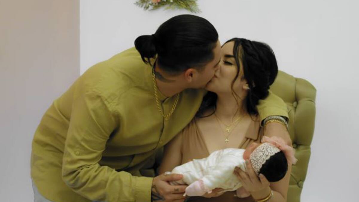Kimberly Loaiza y Juan de Dios Pantoja muestran a su hija en la canción “Amándote”