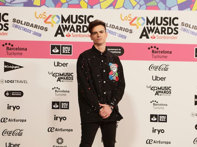 El locutor más gamberro de LOS40 España ha pasado por la alfombra roja de LOS40 Music Awards Santander 2024 con un estilo total black sacando a relucir su lado más dulce representado por ese colorido 'teddy bear'.