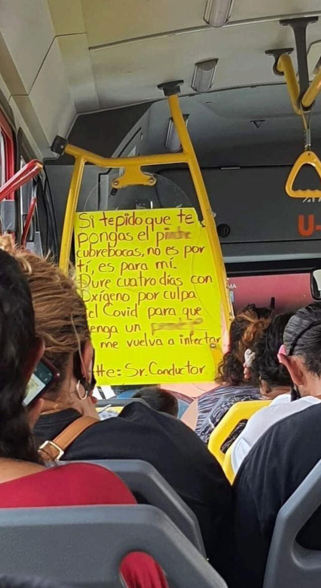 Conductor de camión pide a usuarios usar cubrebocas, su cartel se hace viral