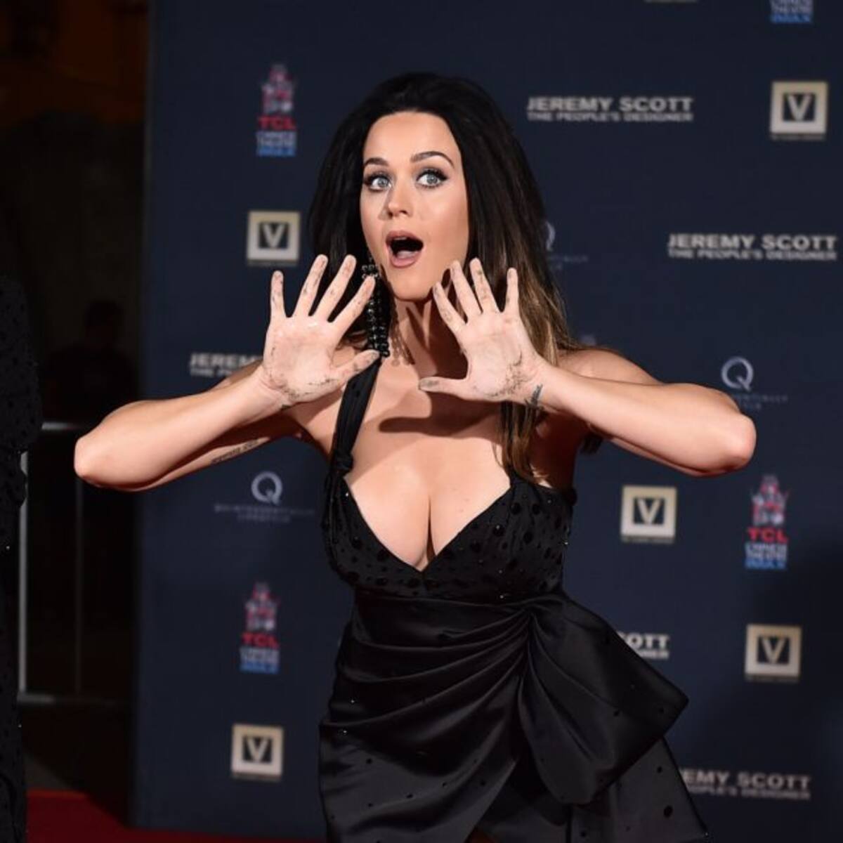 Katy Perry sorprende con su escote