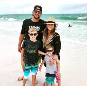 &quot;Hazme una niña&quot;, escuchó Julie Hindsley a su hijo llorando, así se enteró que tenía una hija trans