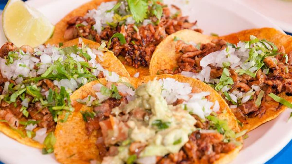 Propone matrimonio en una taquería
