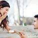 LE PIDE MATRIMONIO Y LE PONE EL ANILLO A SU PRIMA