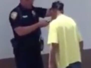 Este policía cambió la vida de indigente solo conuna rasurada