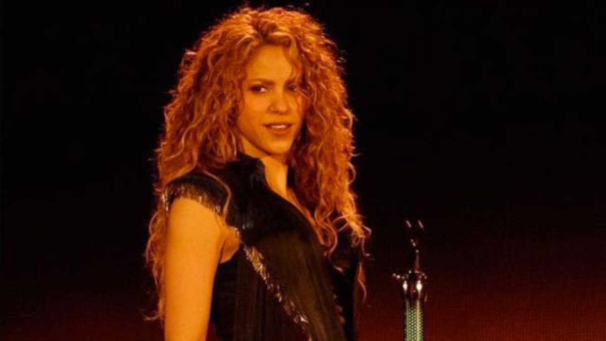 Shakira sorprende con nuevo look