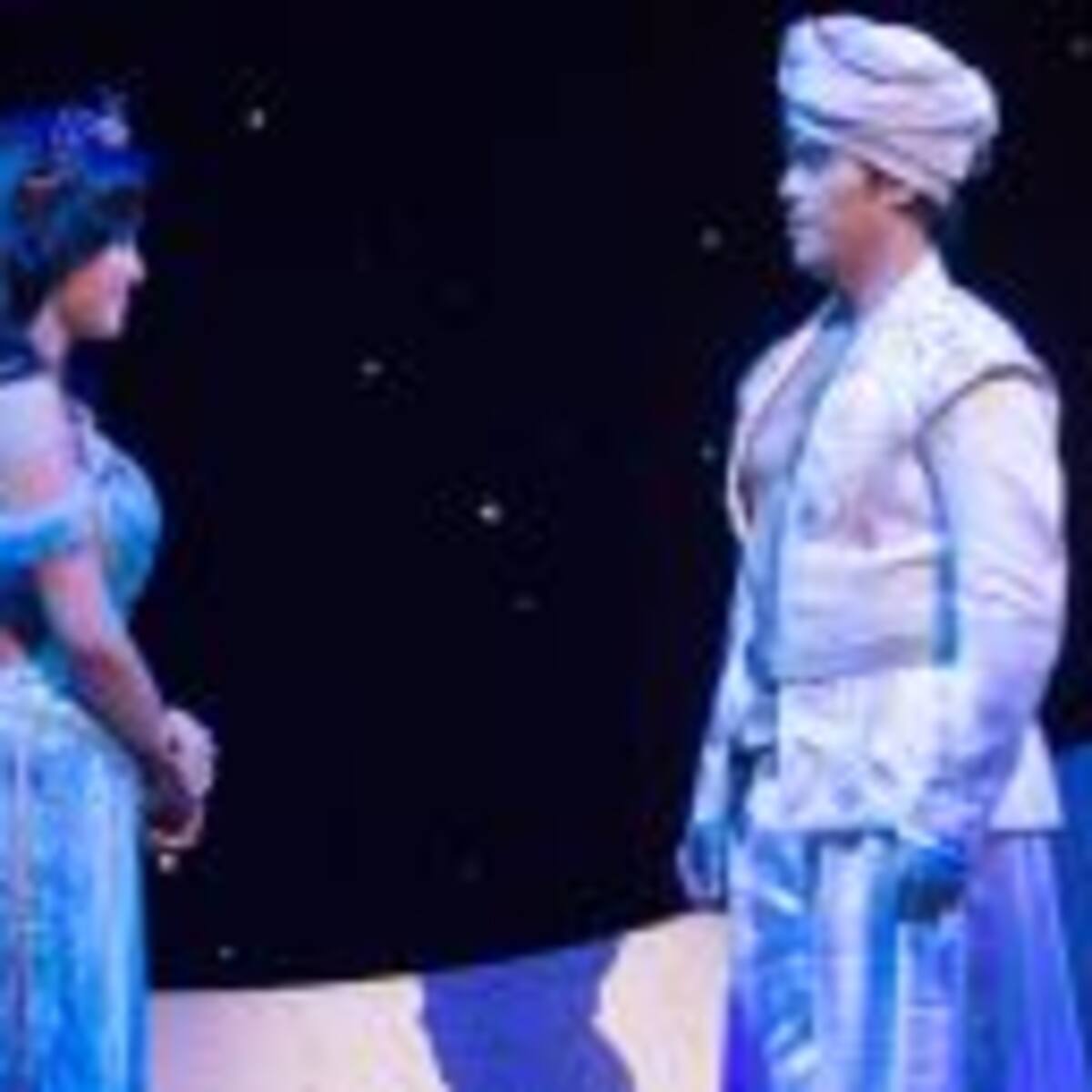 Se retrasa un vuelo y todos acaban cantando canciones de ‘Aladdin’ y ‘El Rey León’