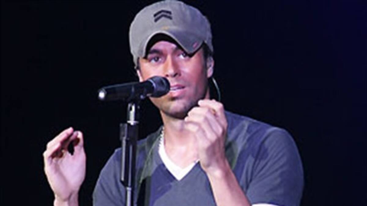 Agradece Enrique Iglesias a México con espectacular concierto