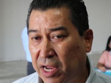 Candidato presume que lo tiene grande… el corazón