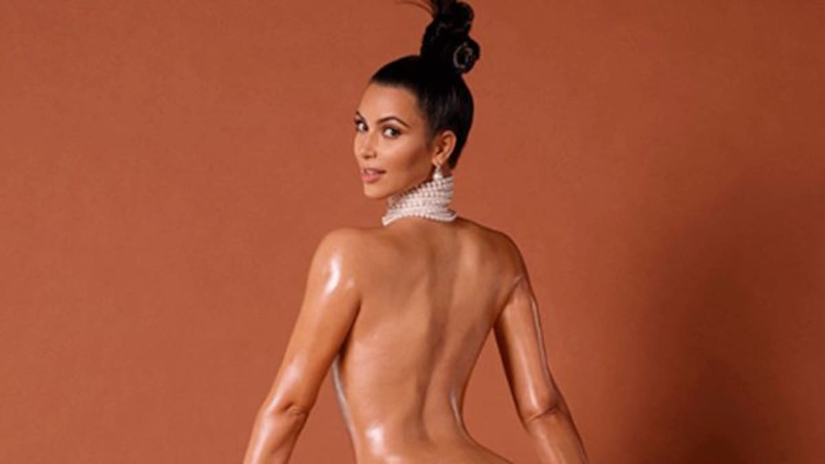 Brasileña imita polémica foto de Kim Kardashian