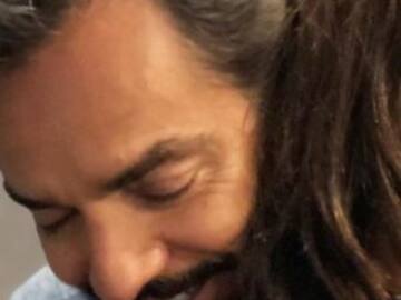 Eugenio Derbez enseña a Aitana a cantar "Cuidadito"