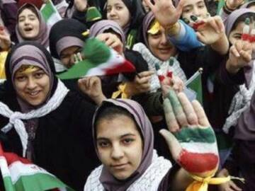 Irán permite que mujeres y hombres entren a un estadio a ver un partido de Fútbol