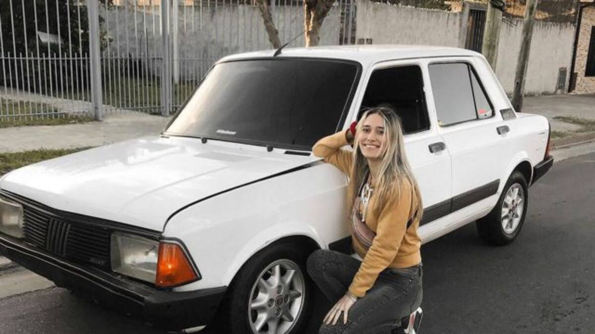 Compra el auto de sus sueños y recibe críticas en redes sociales
