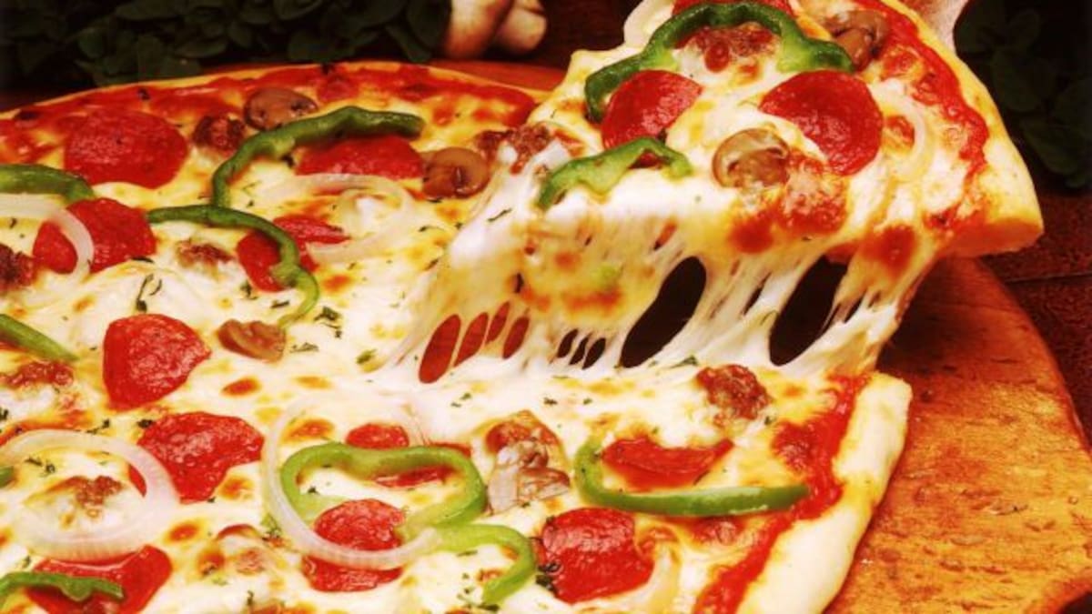 Se creó la pizza con más queso del mundo