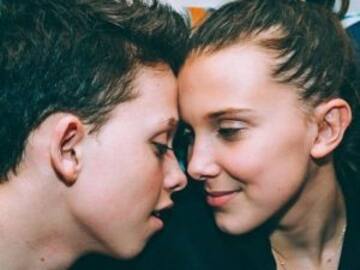 Millie Bobby Brown y su novio cantando son lo más tierno de internet