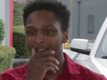 Caminó toda la noche para llegar puntual a si trabajo... y no sabía la sorpresa que le traería