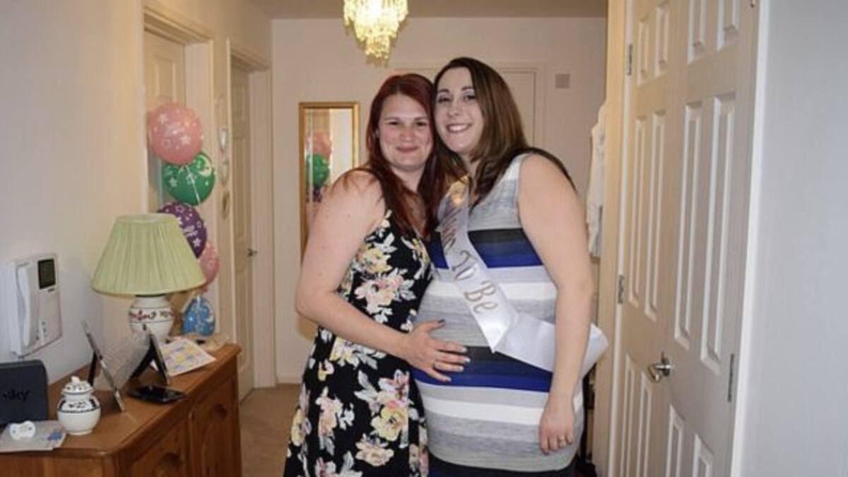 El cáncer le quitó su sueño de ser madre, su mejor amiga se lo devolvió embarazándose en su lugar