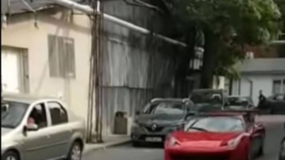 Quería presumir su Ferrari y le salió muy mal