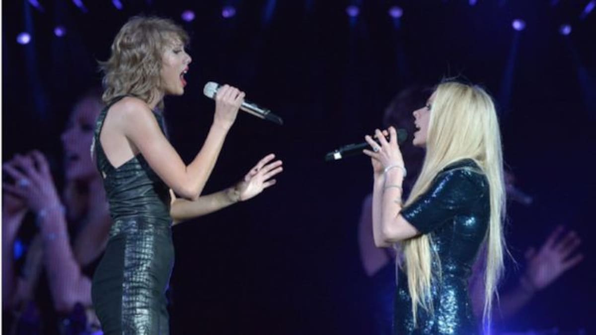Taylor Swift y Avril Lavigne juntas en el escenario