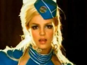 Perrito canta como Britney Spears