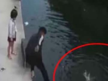 IBA A DEJAR EL PEDIDO Y TERMINÓ SALVANDO LA VIDA DE UNA PEQUEÑA