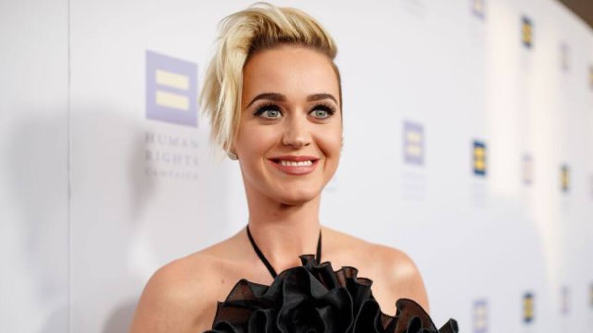 Katy Perry prepara la mejor receta de pie de cereza