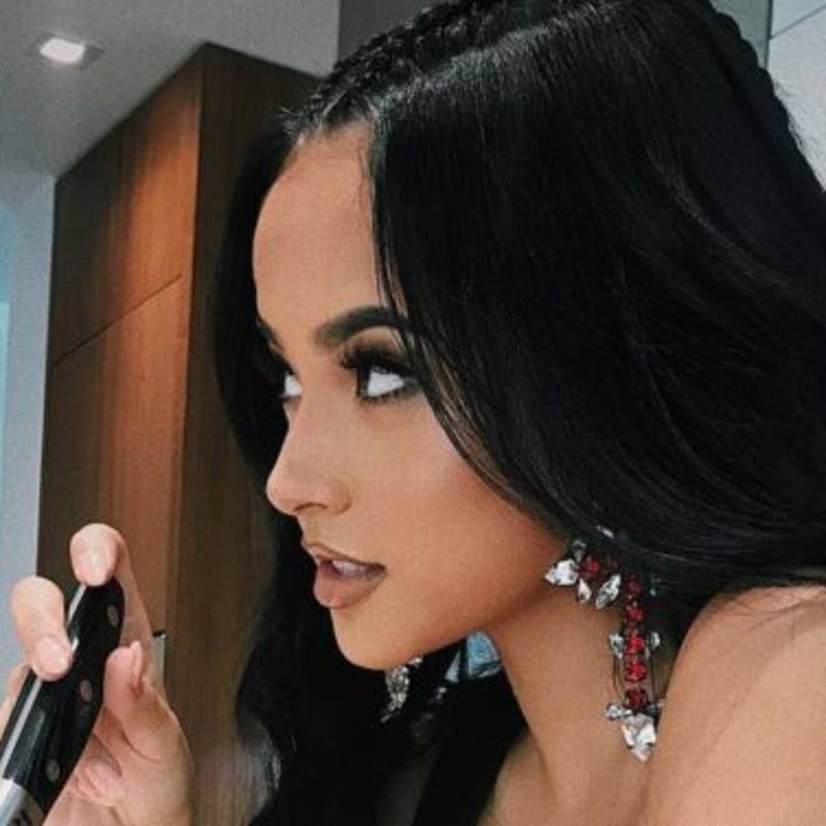 Becky G no deja de mostrar traseros