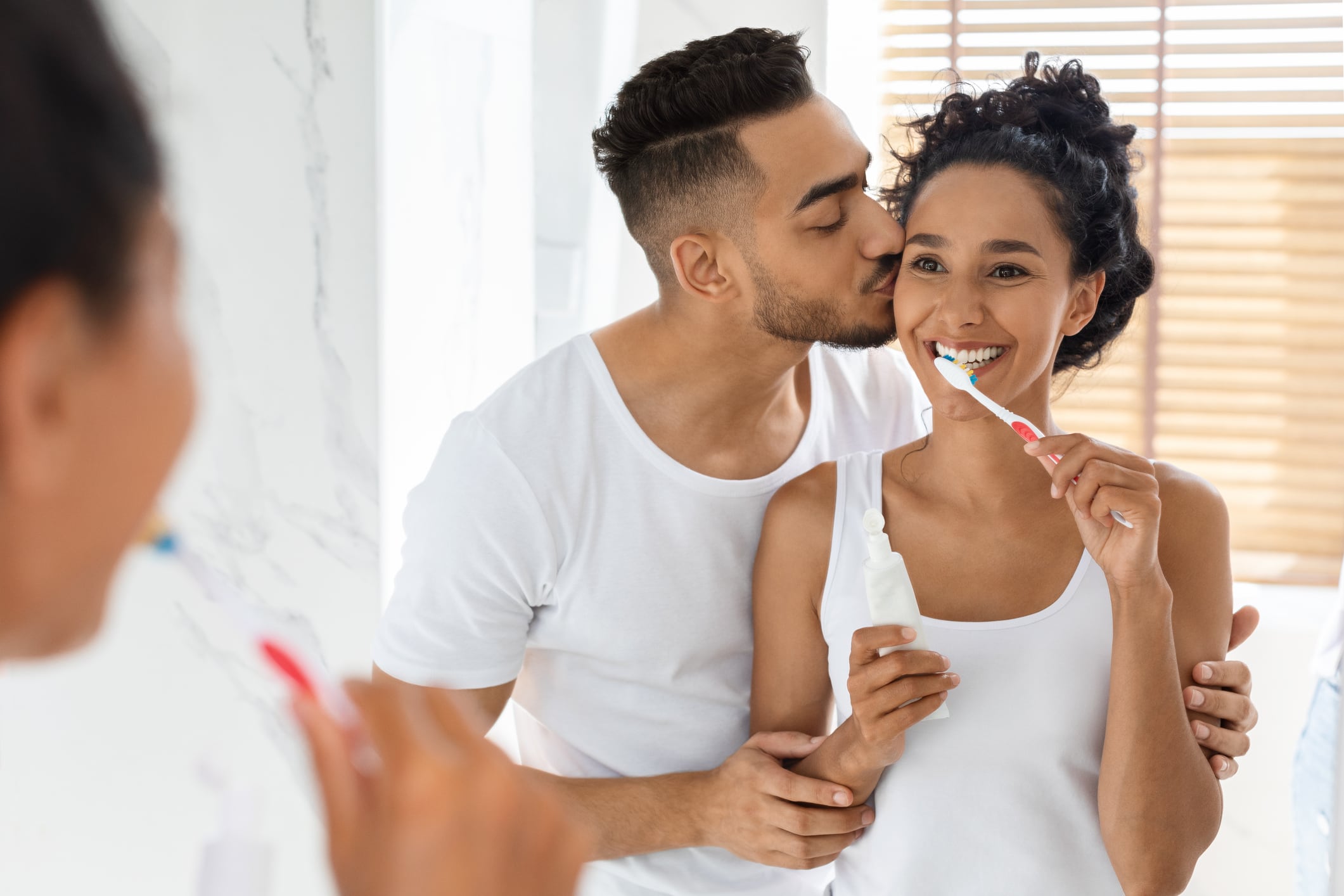 Aunque compartir saliva es parte natural de la vida y del amor, la clave está en mantener hábitos saludables.