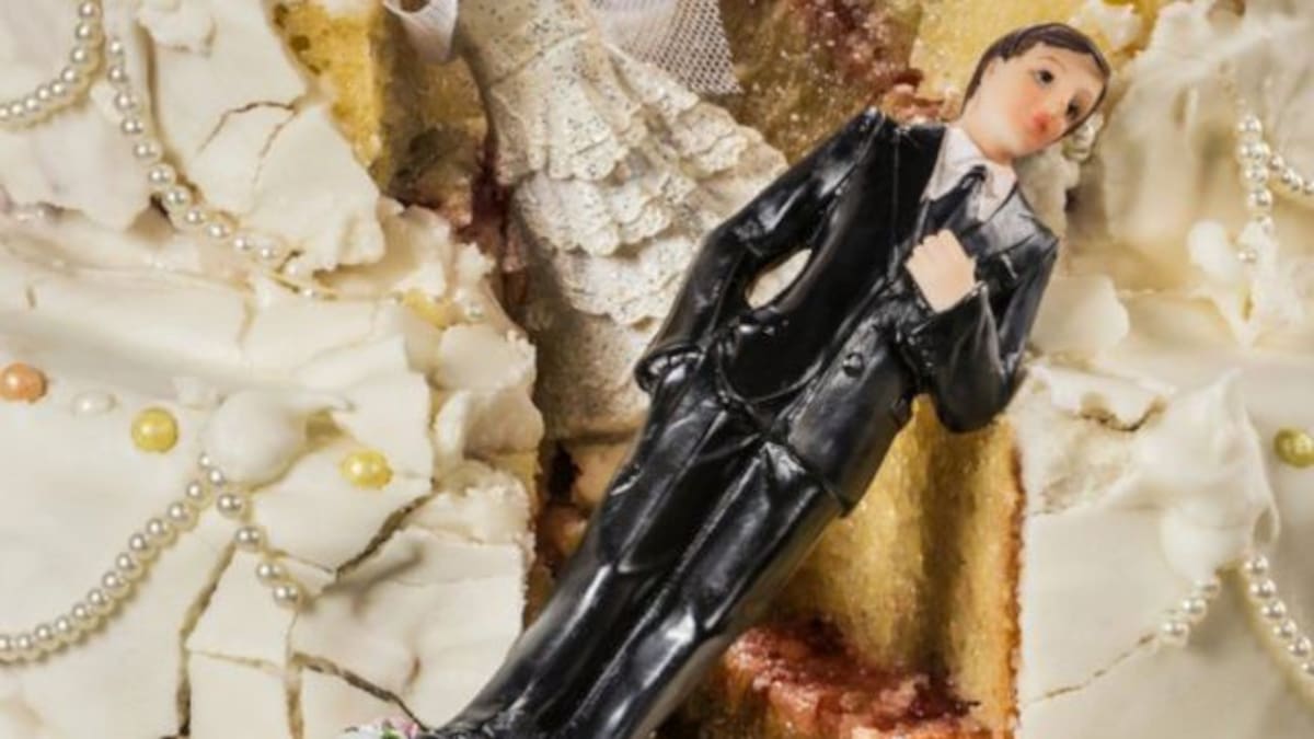 Corren a invitados de una boda por servirse demasiada comida