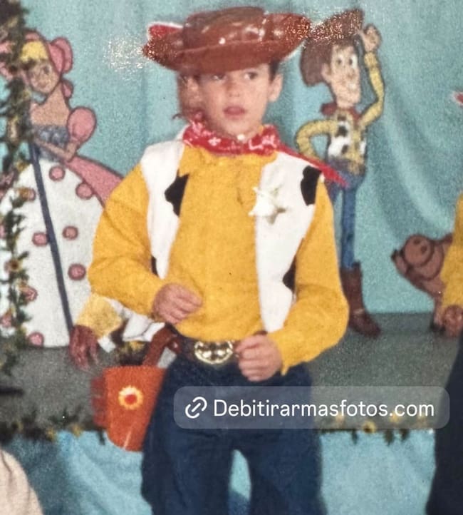 Bad Bunny disfrazado de Woody.