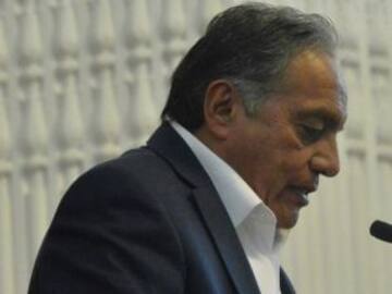 Diputado se sube al metro y le roban su cartera