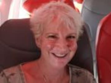 La única pasajera en el avión