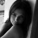 Emily Ratajkowski posa sin ropa