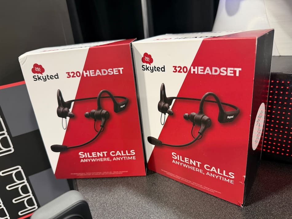 Skyted 320 Los Auriculares Que Permiten Hablar En Privado Incluso En skyted-320-los-auriculares-que-permiten-hablar-en-privado-incluso-en
